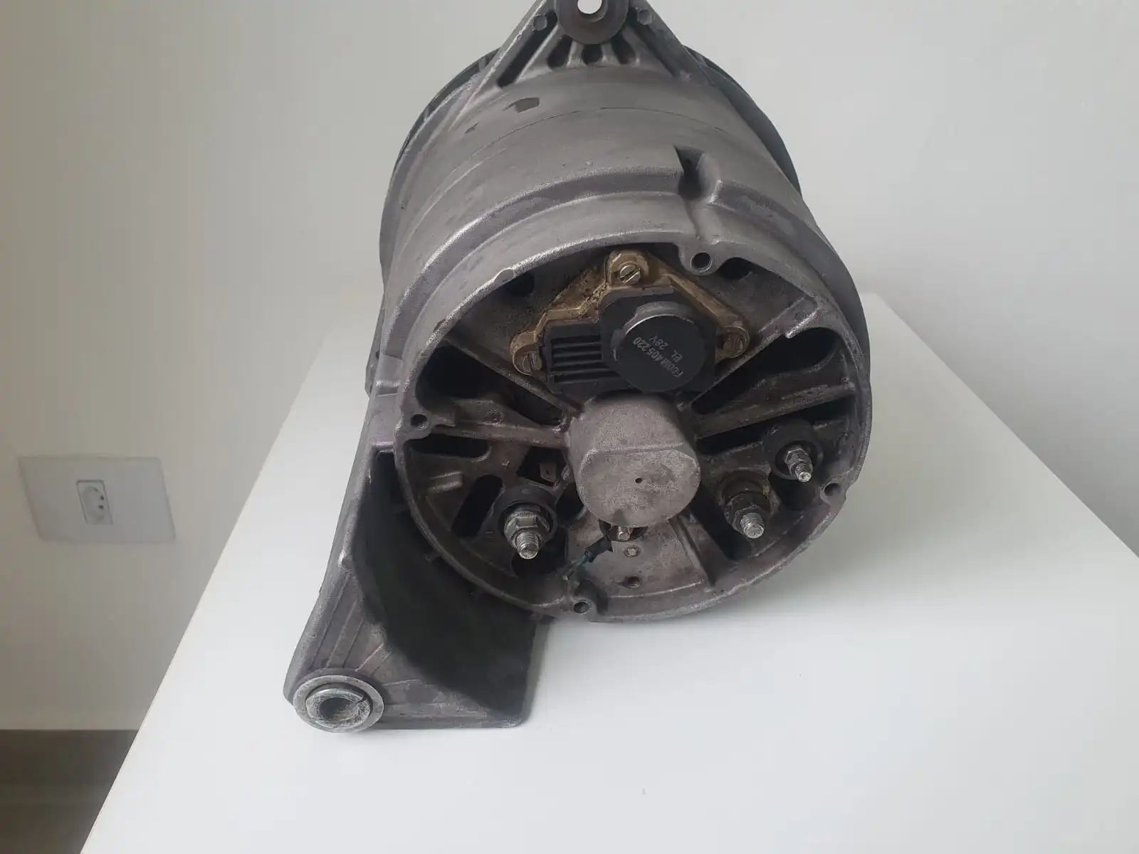 ALTERNADOR 28 V - 140A